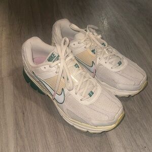 Nike Vomero 5 Like New